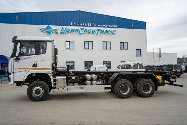 Контейнеровоз УСТ 5453 SHACMAN SX32586V385 6х6, база 4575мм (без бортов) ДОПОГ