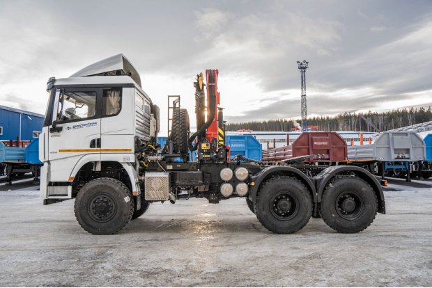 Седельный тягач УСТ 5453SR-03 с КМУ ИМ-150N SHACMAN SX42586V385 (6х6), 315/80R22