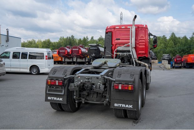 Седельный тягач SITRAK C7H 6х6