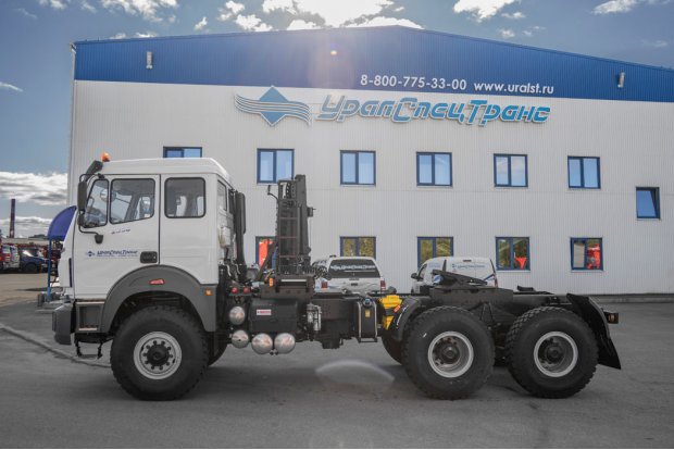 Седельный тягач BEIBEN 2538 (6х6) УСТ 5453, шины 14.00R20 ДОПОГ