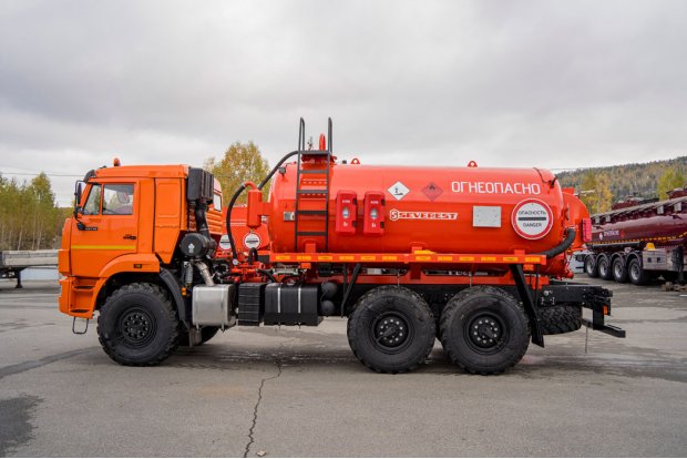 Автоцистерна вакуумная нефтепромысловая АКН-10 КО