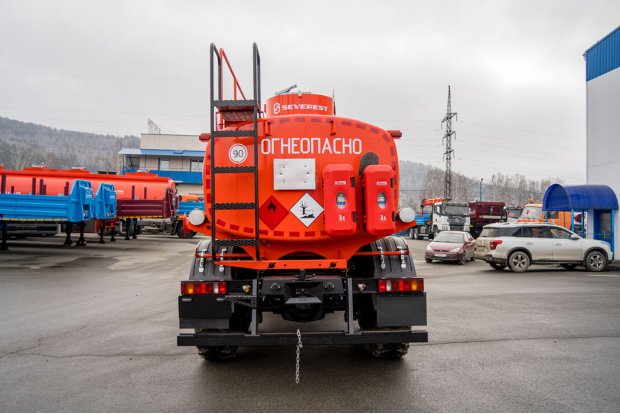 Автотопливозаправщик АТЗ-11-2Б