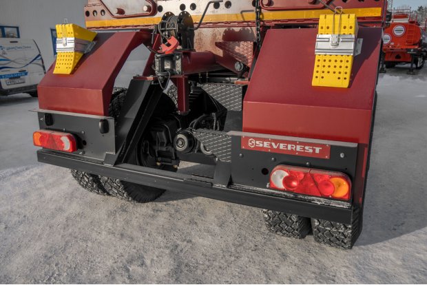 Заднее защитное устройство