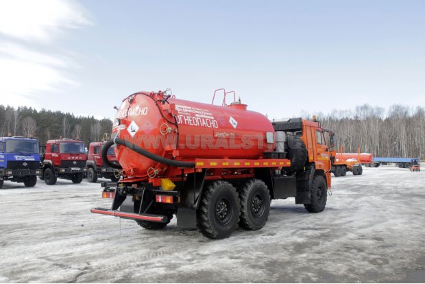Автоцистерна нефтепромысловая АКН-10