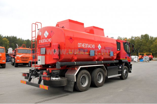 Автоцистерна УСТ-5453VA на шасси IVECO TRAKKER
