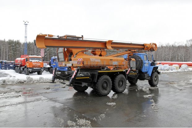 Бурильно-крановая машина БКМ-811М на шасси Урал 4320-60
