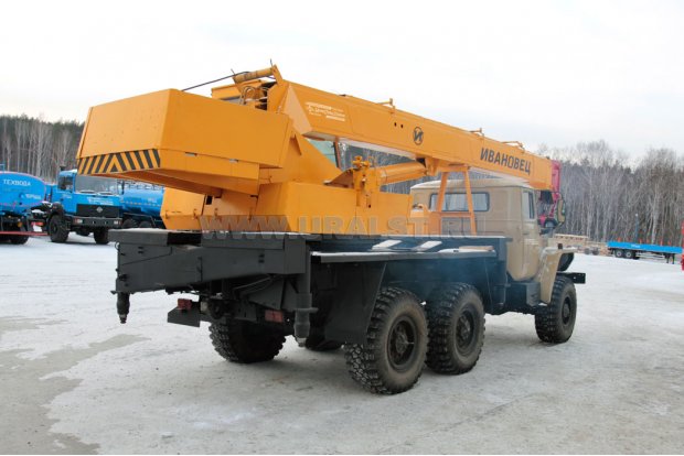 Автокран КС-3574 Ивановец на шасси Урал 5557