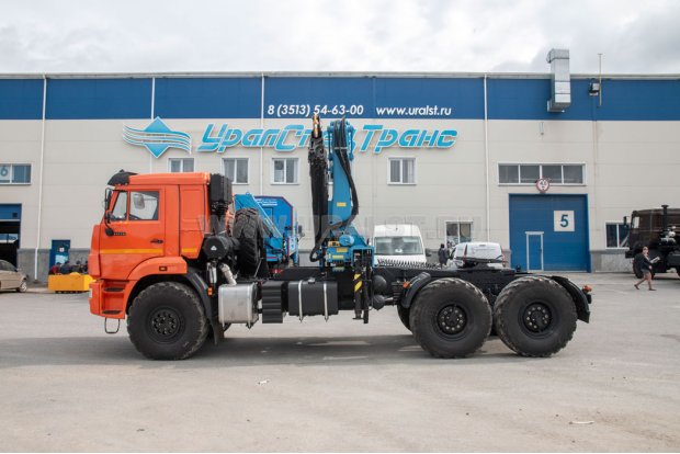 Седельный тягач с КМУ ИМ-240-04 УСТ 5453 Камаз 43118-50 сп. м.
