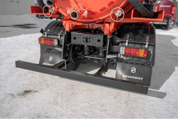 Заднее защитное устройство