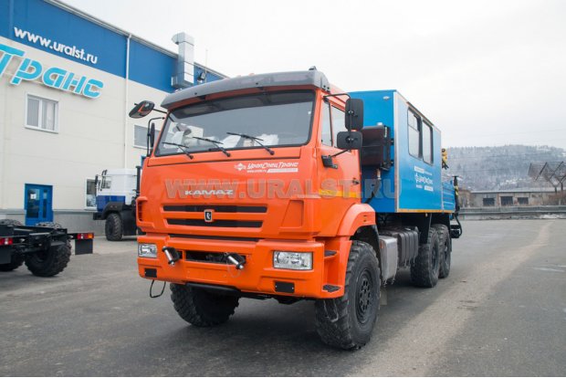Автобус грузопассажирский на шасси Камаз 43118-50 с бортовой платформой и КМУ ИМ-150