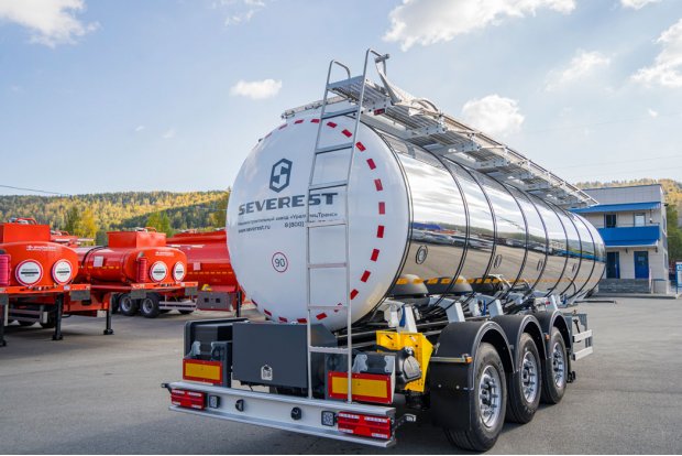 Лестница для подъема на площадку обслуживания цистерны