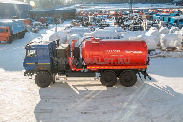 Автоцистерна вакуумная УСТ-5453 с открывающимся днищем, с термоизолированным корпусом и обогревом сливного крана от выхлопных газов