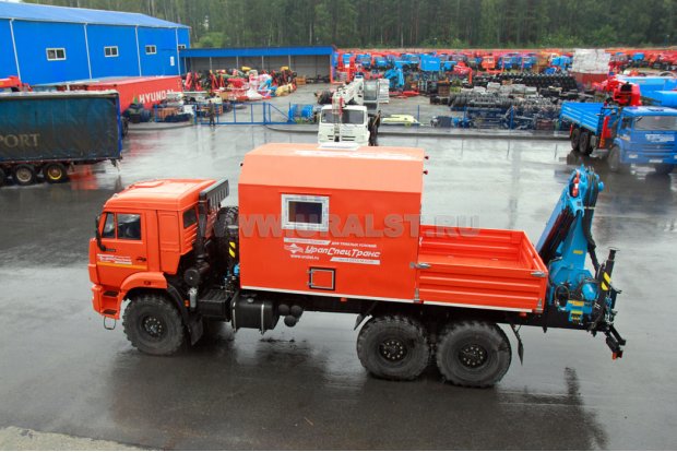 Передвижная авторемонтная мастерская (ПАРМ) на шасси Камаз 43118-46 с грузовой платформой и КМУ ИМ-180