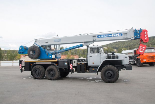 Автокран КС-55713-3В Галичанин на шасси Урал 5557