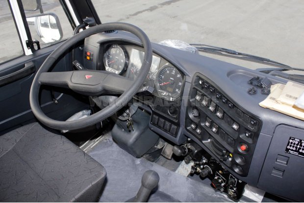 Приборная панель автомобиля Камаз 43118-3078-24