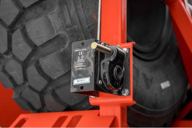 Лебедка запасного колеса