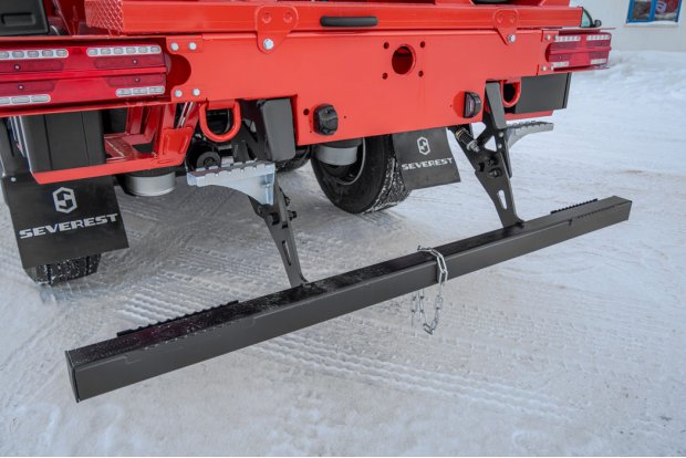 Заднее защитное устройство