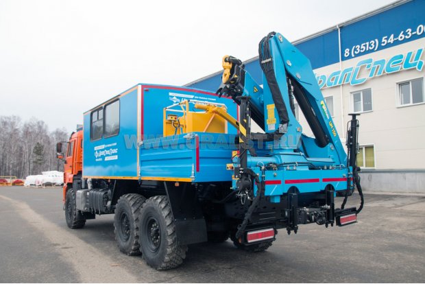 Автобус грузопассажирский на шасси Камаз 43118-50 с бортовой платформой и КМУ ИМ-150