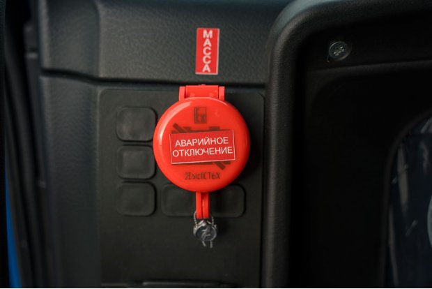 Кнопка отключения массы в кабине по ДОПОГ