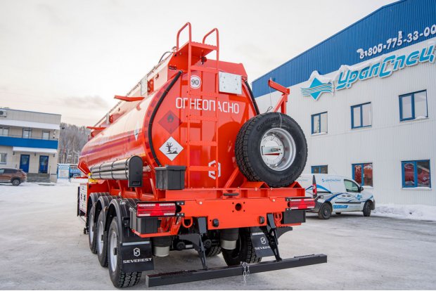 Лестница для подъема на площадку обслуживания