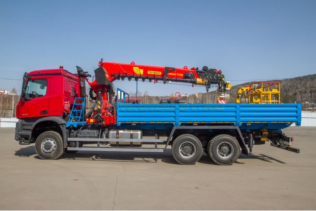 Бортовой автомобиль КМУ ИТ-200 Mercedes-Benz Arocs 5 3348A 