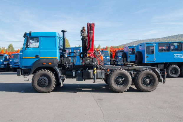 Седельный тягач с КМУ ИМ-320-04 УСТ 5453 Урал 44202-82Е5 (б/у 2020 г.в.)