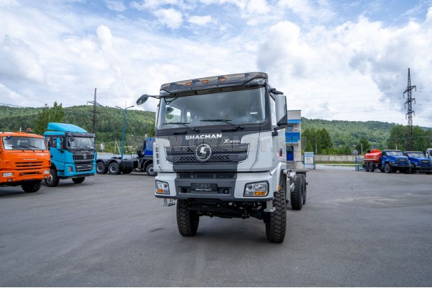 Шасси SHACMAN SX32586V385 6х6, база 4575мм шины 14R20
