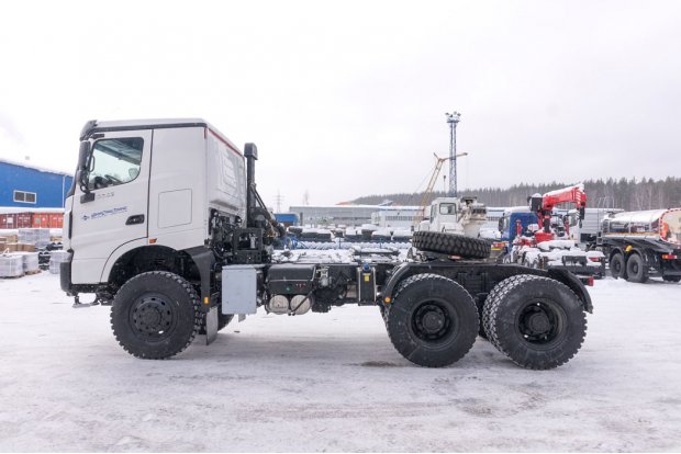Седельный тягач BEIBEN 3343SA (6х6) КБ 3850 мм, шины 12.00R24, ССУ1540 мм (3.5”)