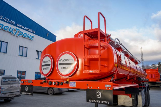 Лестница для подъема на площадку обслуживания цистерны