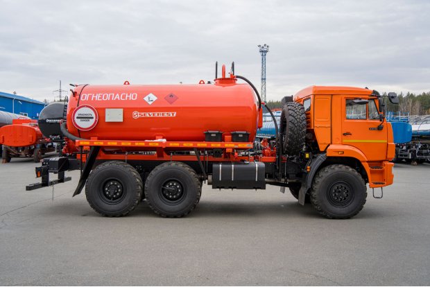 Автоцистерна вакуумная АКН-10 КО