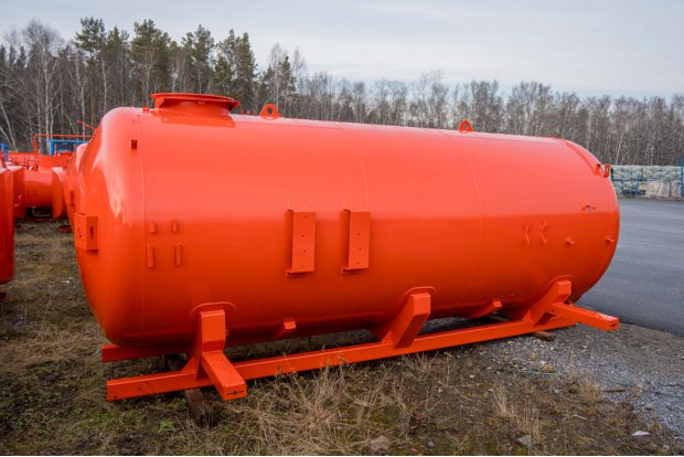 Цистерна с надрамником АКН (МВ) 10