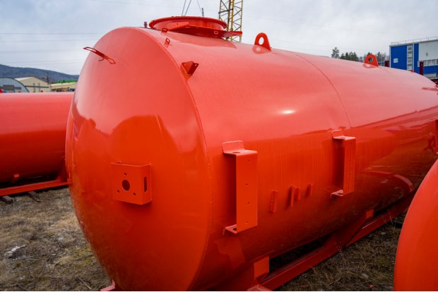 Цистерна с надрамником АКН (МВ) 10Т