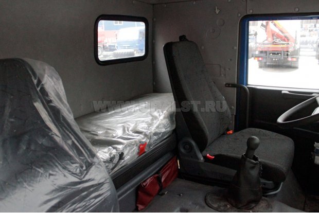 Кабина бортового автомобиля Камаз 65117-6010-23