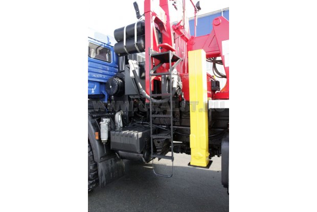 Бурильно-крановая установка с буром и КМУ Kanglim KDC 5600
