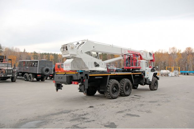 Автокран КС 55732-28-13 "Челябинец" Урал 4320 люлька