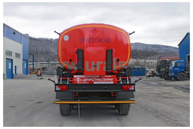 Полуприцеп цистерна нефтевоз ППЦН-30-32 с седельным тягачом МАЗ 642508-350-050P
