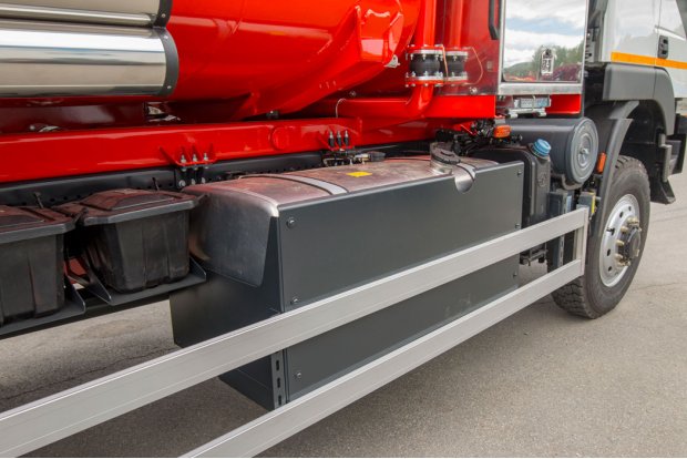 Топливный бак, боковая защита