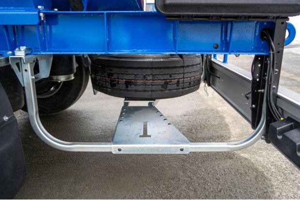 Место под крепление колеса тягача