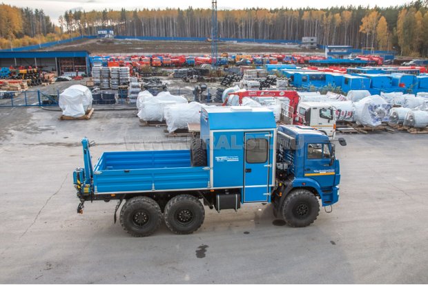 Грузопассажирский автомобиль Камаз 43118 с краном-манипулятором ИМ-20