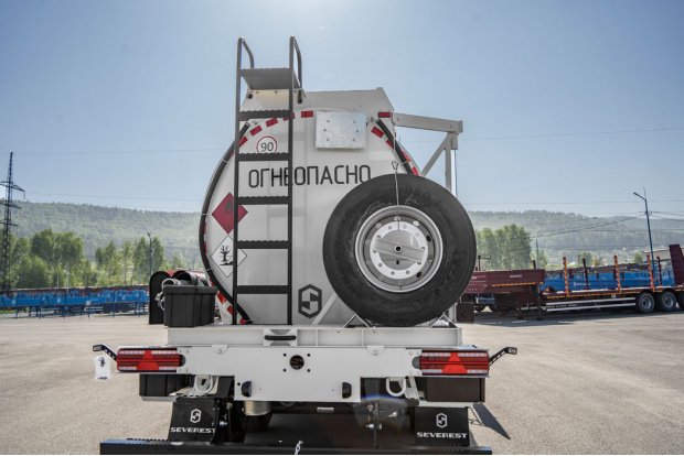 Лестница для подъема на площадку обслуживания цистерны