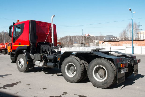 Седельный тягач IVECO-AMT 633911