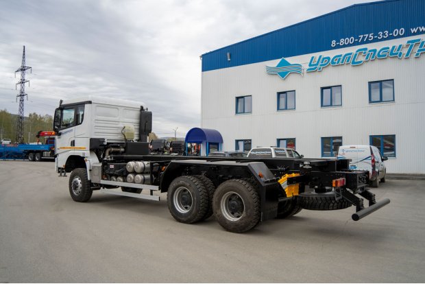 Контейнеровоз УСТ 5453 SHACMAN SX32586V385 6х6, база 4575мм (без бортов) ДОПОГ