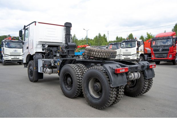 Седельный тягач BEIBEN 3343SA (6х6) КБ 3850 мм, шины 12.00R24, ССУ1540 мм (3.5”)