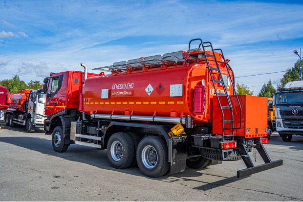 Автотопливозаправщик АТЗ-17-2 два отсека, УВТ-40, УСТ 5453, АМТ N.V. 632910 (6х6) ДОПОГ