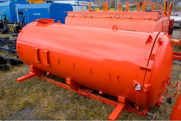 Цистерна с надрамником АКН (МВ) 10-ОД