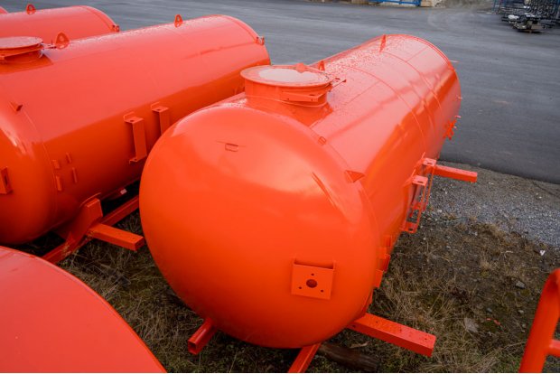 Цистерна с надрамником АКН (МВ) 10