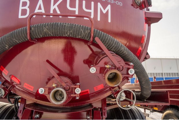 Приемный лючок и лючок для забора фракции повышенной плотности