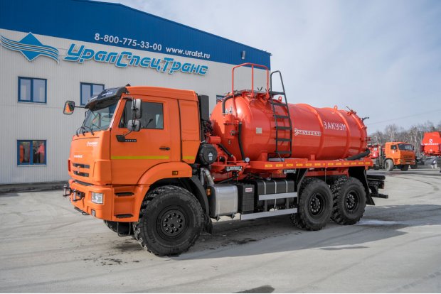 Автоцистерна коммунальная МВ-9+1-ОД КО-510 бак для воды Камаз 43118-50 (илососная, два отсека)
