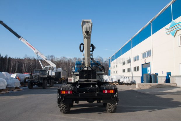 Седельный тягач с КМУ ИФ-300 УСТ 5453 Камаз 43118, сп.м