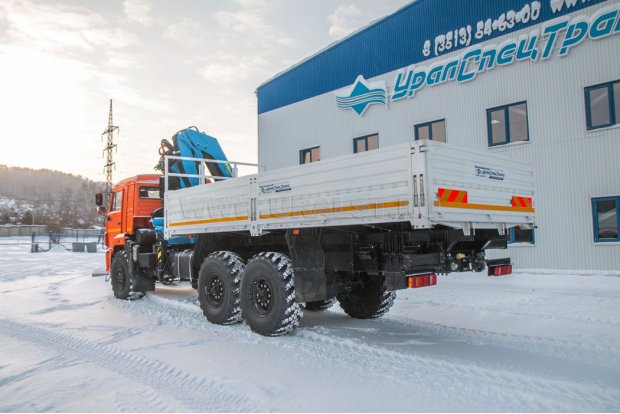 Автомобиль бортовой Камаз 43118-46 с краном-манипулятором
